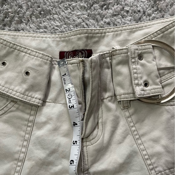 Y2K Vintage Angels 2000s Tan Low-Rise Shorts With Belt - Picture 6 of 7